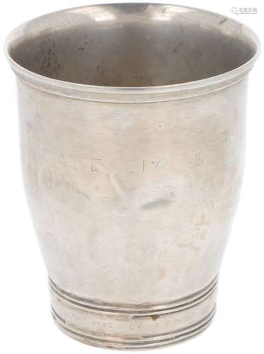 Drinking cup silver.