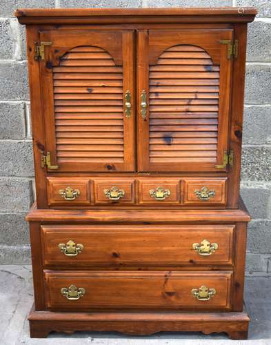 A Young & Hunkle Shenandoa pine linen press with Louvre door...