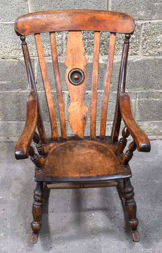 An antique wooden rocking chair.93 x 57 x 72 cm.