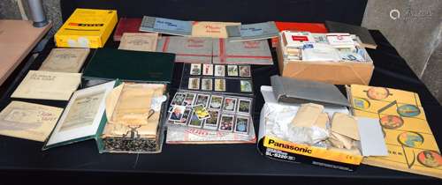 A huge collection of cigarette and collectors cards Ogden's,...