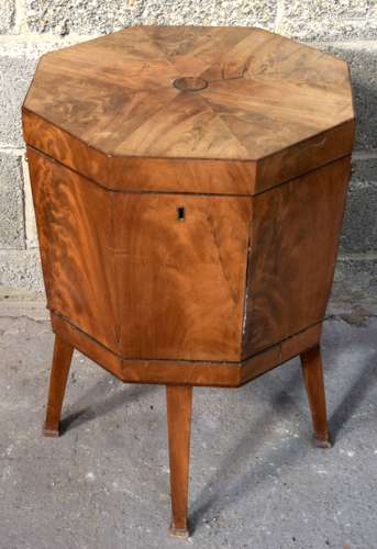 A George III wooden veneered wine cooler 67 x 48 x 47cm