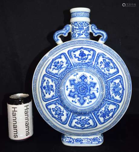 A Chinese porcelain blue and white moon flask decorated with...