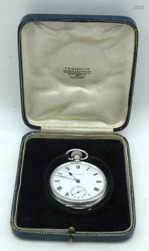 A cased silver pocket watch 5cm (2).