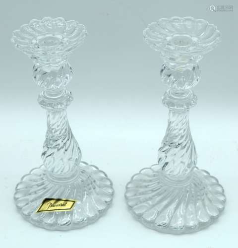 A pair of glass Baccarat candle sticks 23 cm (2).