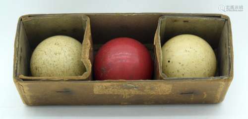 Three antique Ivory snooker balls 5.5cm (3).