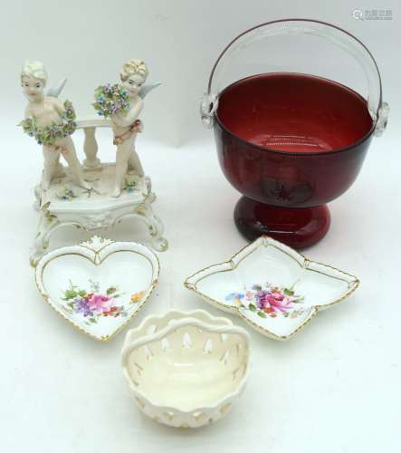 A small collection of ceramics and glass largest 18cm (5).