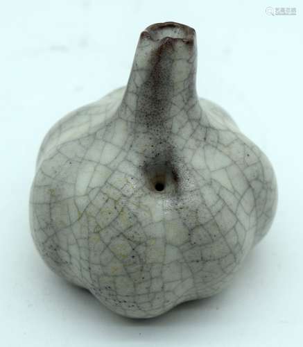 A small Chinese porcelain crackle glazed garlic water droppe...