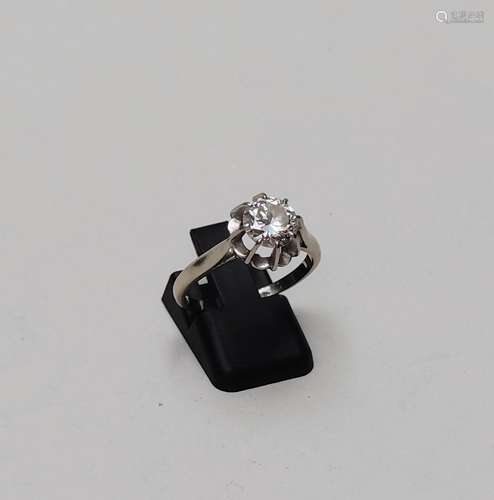 BAGUE, monture en or gris et platine, sertie d'un diamant ta...