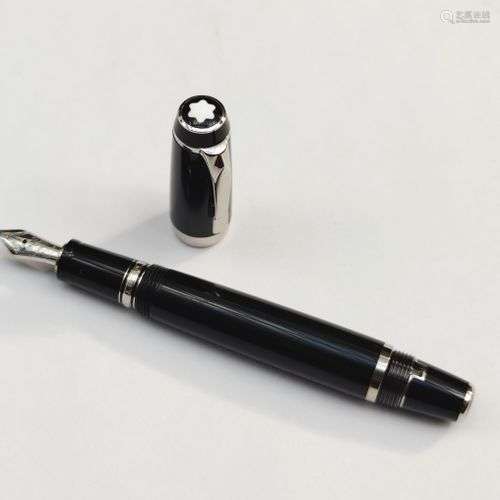 MAISON MONT BLANC Stylo plume, le coprs en laque résine noir...