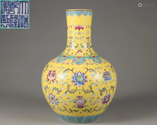 A Famille Rose Globular Vase Qing Dynasty