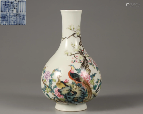 A Famille Rose Bottle Vase Qing Dynasty