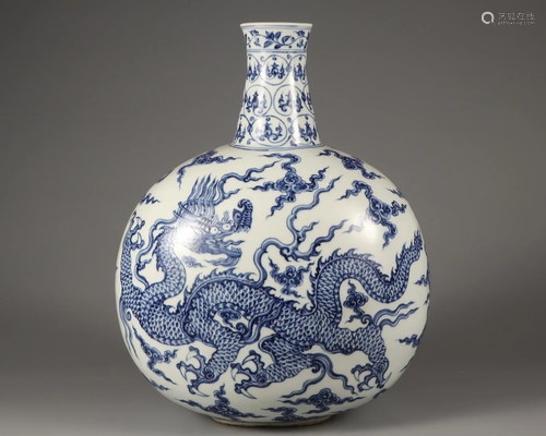 A Blue and White Dragon Bianhu Qing Dynasty