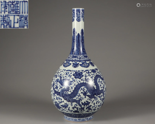 A Blue and White Dragon Bottle Vase Qing Dynasty
