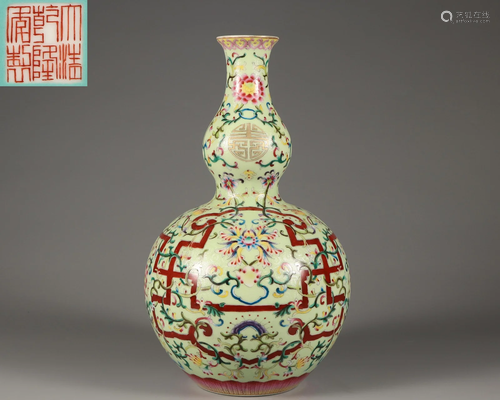 A Famille Rose Double Gourds Vase Qing Dynasty