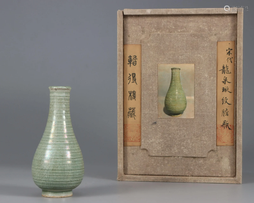 A Celadon Glazed Bottle Vase Qing Dynasty