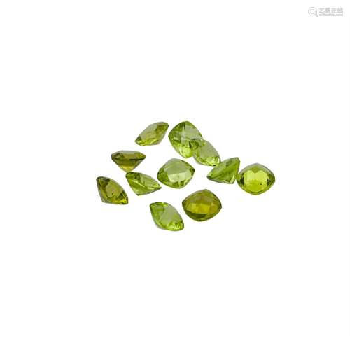 Konvolut 11 Peridots von 17,27 ct