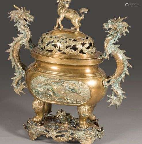 Brûle-parfum en bronze doré, les anses en forme de dragon, a...