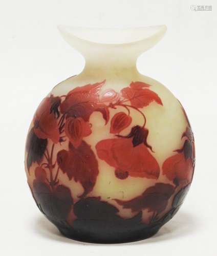Etablissement GALLE Vase de forme lentille en verre double à...