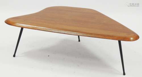 TABLE BASSE en bois naturel à plateau de forme libre et pièt...