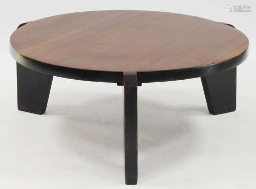 TABLE BASSE tripode en bois naturel et bois noirci de forme ...