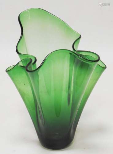 TRAVAIL des années 60 Vase mouchoir en verre teinté vert H. ...