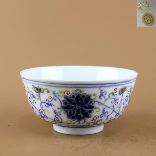 A Dou-Cai Glazed Porcelain Flower Bowl