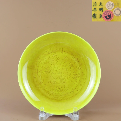 A Yellow Glazed Porcelain Plate with Mandarin Duck