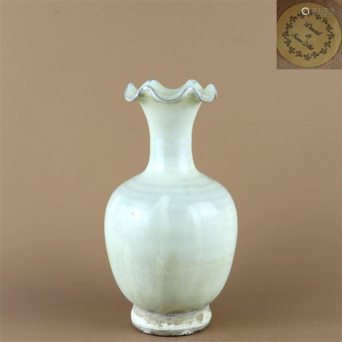 A White Glazed Porcelain Vase