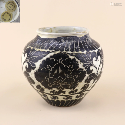 A Cizhou Kiln Porcelain Jar with Flower Pattern