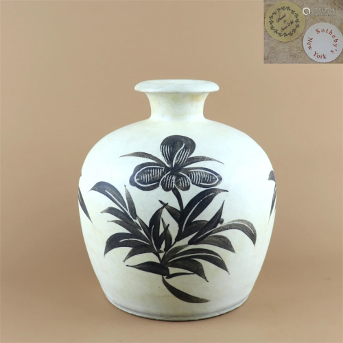 A Cizhou Kiln Flower Patterned Porcelain Vase