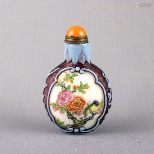 A Peking Glass Snuff Bottle wtih Bird Pattern