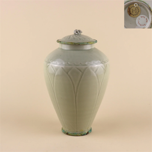 A Ding Kiln Lotus Shaped Container with Lid