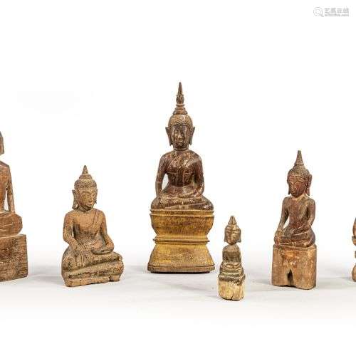 Ensemble de six bouddhas en bois sculpté.Birmanie fin XIXe s...