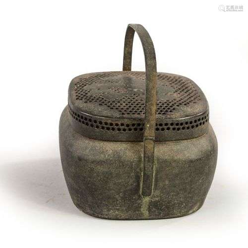 Chauffe-mains en métal.Chine XIXe siècleH. 15 cm, L. 18 cm
