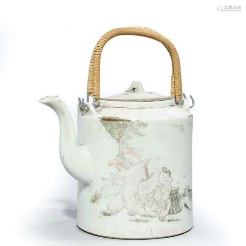 Théière en porcelaine, à décor de personnages.Chine fin XIXe...