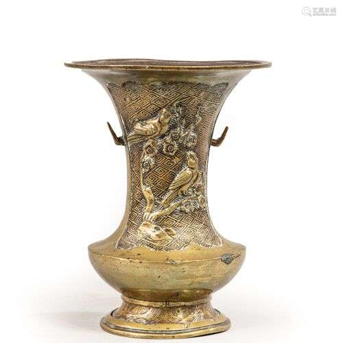 Vase en bronze à décor d’oiseaux.Japon début XXe siècleH. 18...