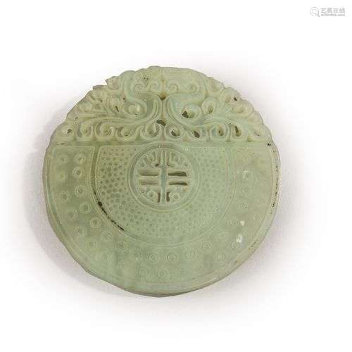 Pendentif en jade, sculpté.Chine fin XIXe siècleDiam. 5 cm