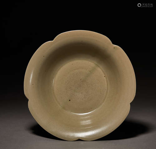 Song Dynasty, Yue Kiln Flower Mouth Plate