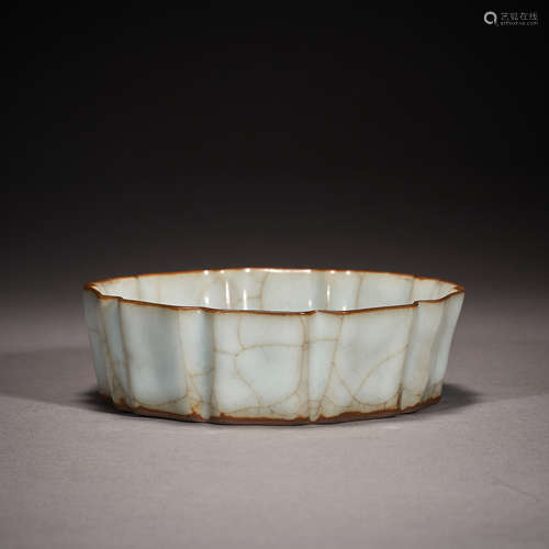 Song Dynasty, Official Kiln Flower Mouth Washer