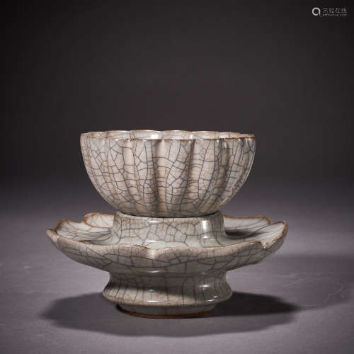 Song Dynasty, Official Kiln Flower Mouth Bowl