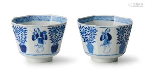 A PAIR OF CHINESE OCTAGONAL BLUE AND WHITE BOWLS KANGXI PERI...