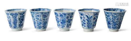 FIVE CHINESE OCTAGONAL BLUE AND WHITE CUPS KANGXI PERIOD (16...