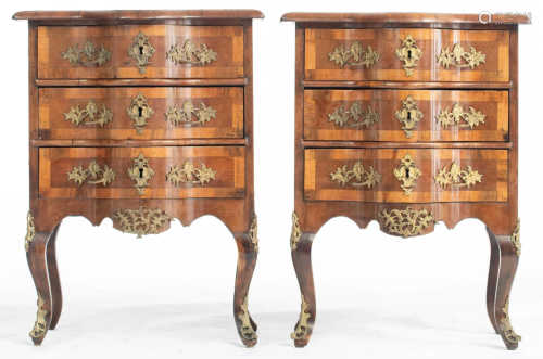 A pair of German Rococo chest of drawers, mid 18thC, H