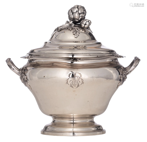 A French (Paris) silver-covered tureen, H 26,8 cm -