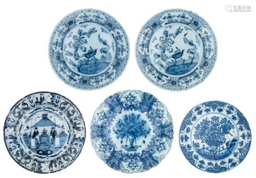 A collection of 5 blue and white Dutch Delftware