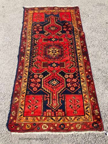 A Hamadan rug, 200 x 94cm
