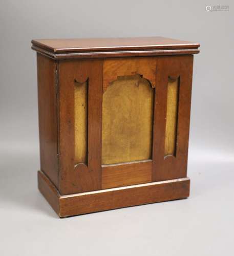 A mahogany coin collector's cabinet, fitted single door encl...