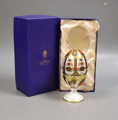 A Royal Crown Derby 'Old Imari' pattern 'egg and eggcup' set...