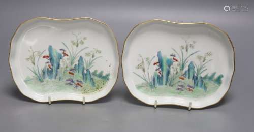A pair of Chinese enamelled porcelain shaped dishes, length ...