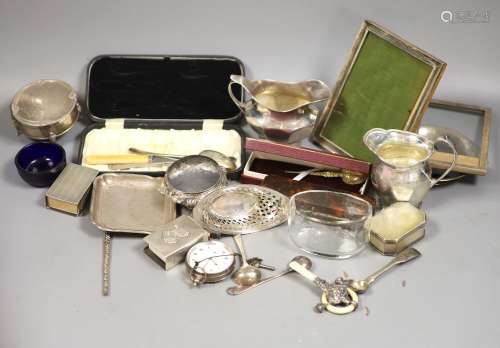 Sundry small silver including a silver trinket box, Victoria...